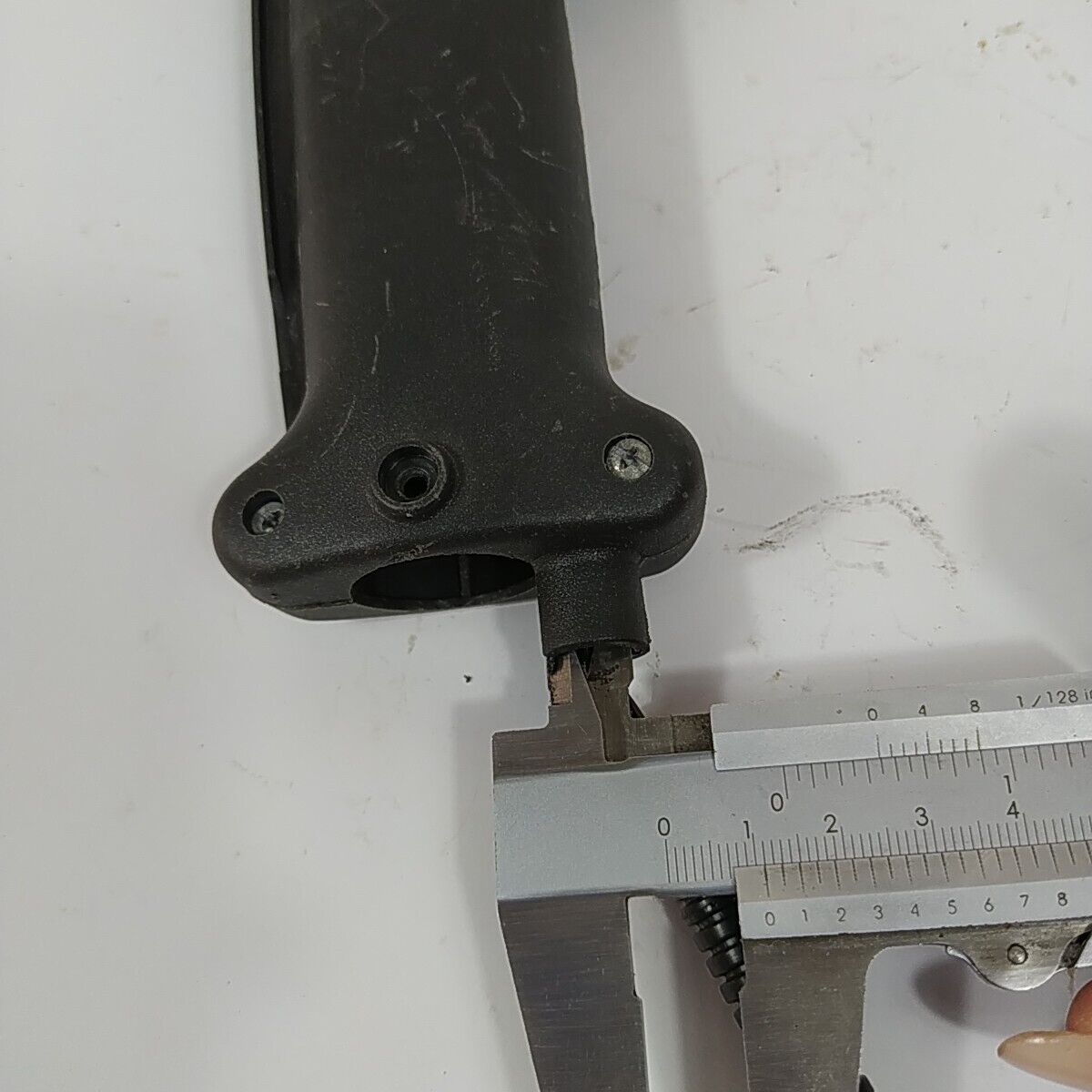 Ricambio MANIGLIA IMPUGNATURA 25 usato per DECESPUGLIATORE MCCULLOCH GT 50