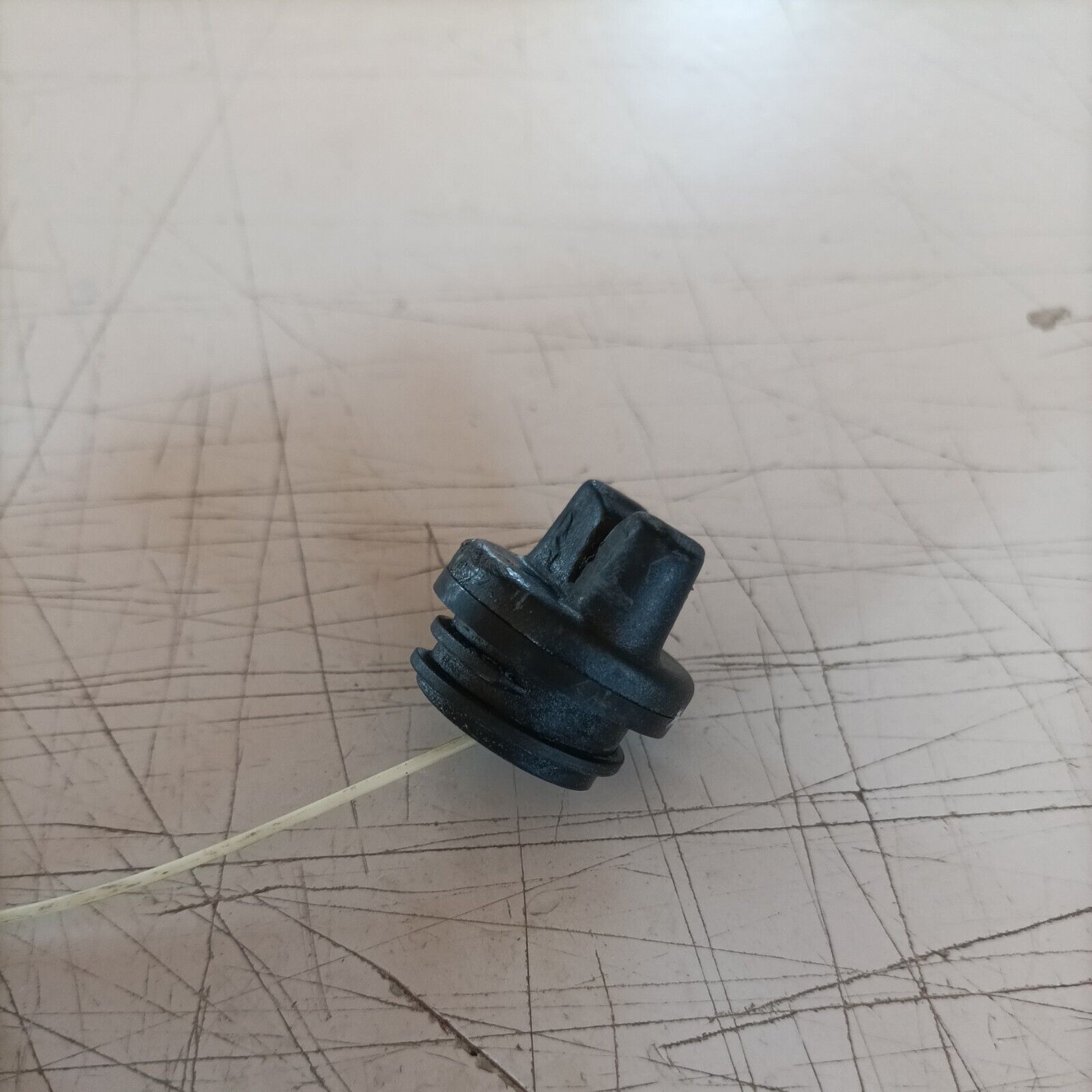 MOTOSEGA OLEO MAC 945 A TAPPO serbatoio OLIO DIAMETRO 2,5 CM ricambi usati