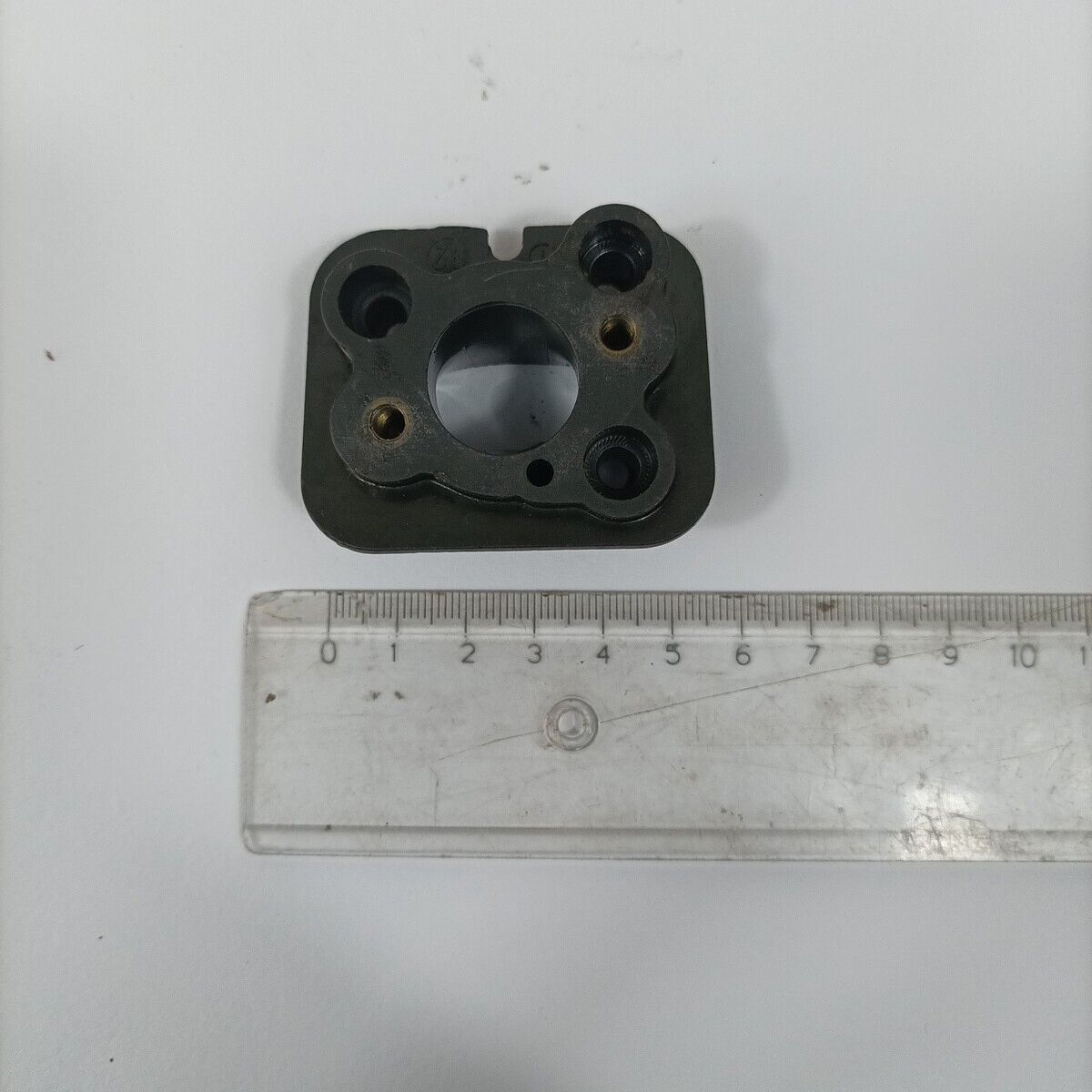 Ricambio usato FLANGIA COLLETTORE CARBURATORE per motosega DOLMAR 116 si