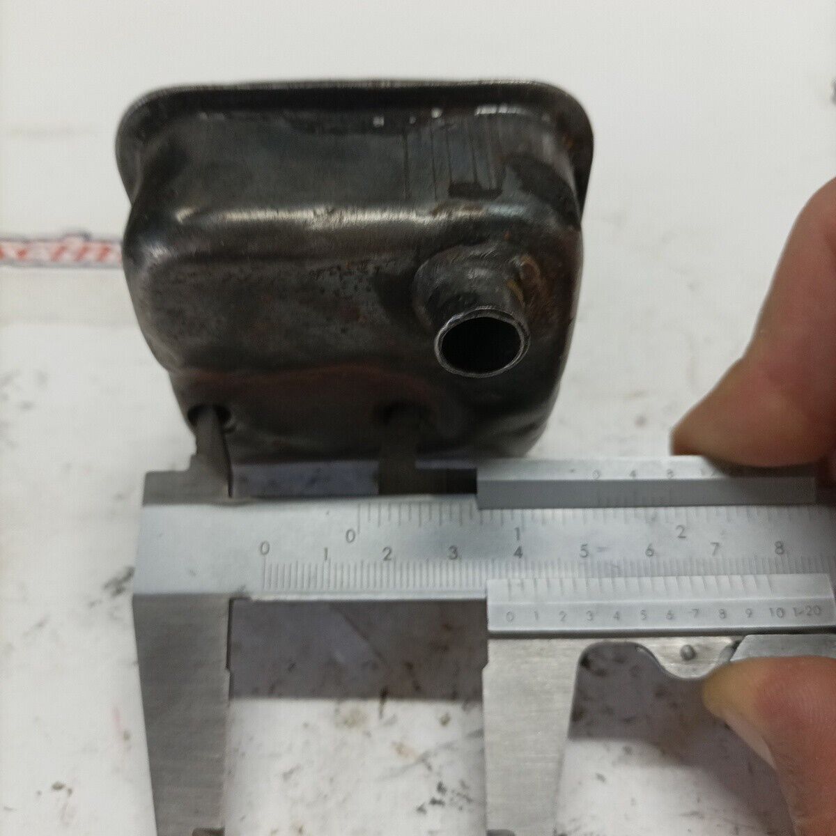 Ricambio MARMITTA di scarico SILENZIATORE Usato per decespugliatore ZENOAH