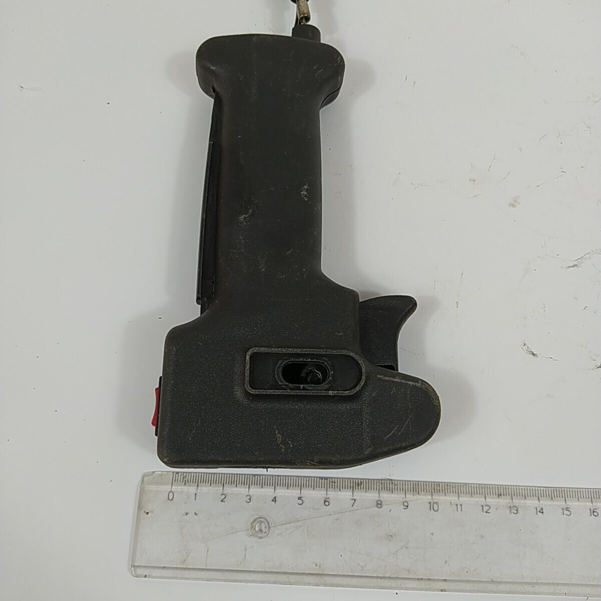 Ricambio MANIGLIA IMPUGNATURA 25 usato per DECESPUGLIATORE MCCULLOCH GT 50