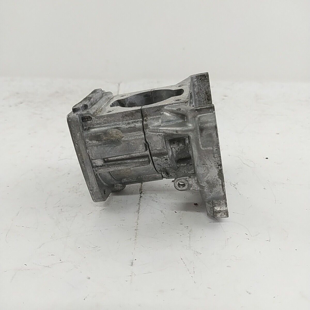 Ricambio CARTER BASAMENTO CILINDRO usato per decespugliatore MARUYAMA EA 320