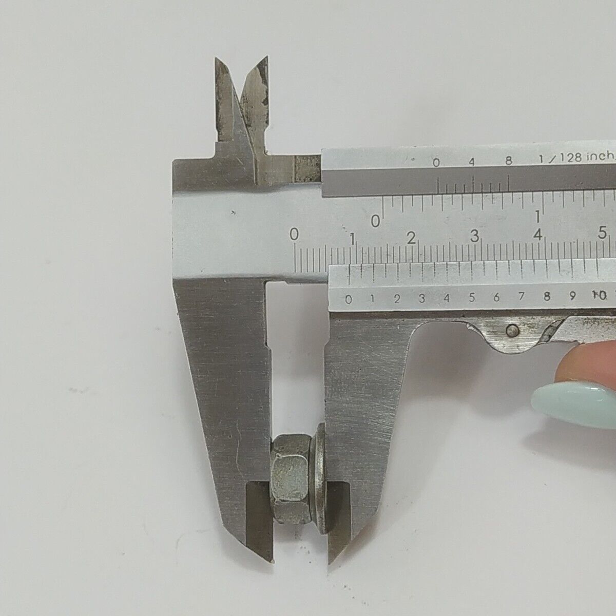 Ricambio per decespugliatore EFCO 8250 DADO ALBERO MOTORE LATO VOLANO usato