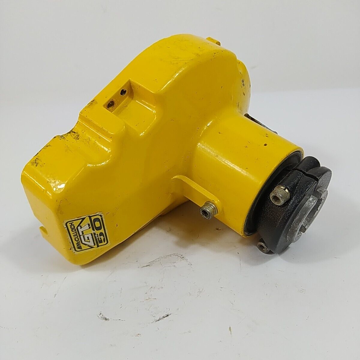 Ricambio SUPPORTO CAMPANA FRIZIONE usato DECESPUGLIATORE MCCULLOCH GT 50