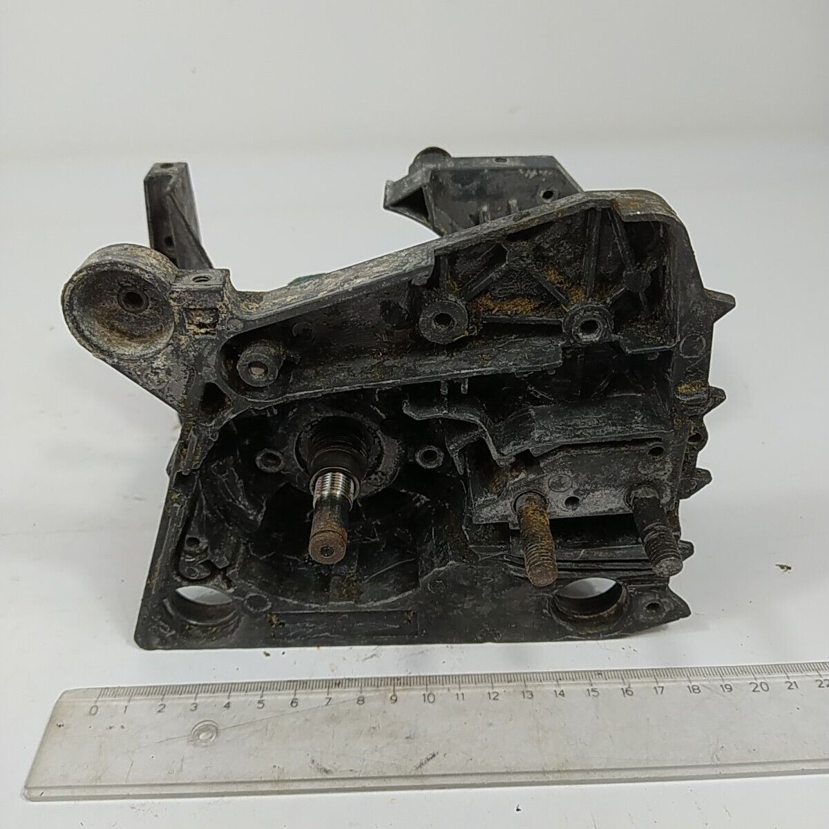 Ricambio CARTER BASAMENTO ALBERO MOTORE PER MOTOSEGA ALPINA CASTOR CP 510 usato 