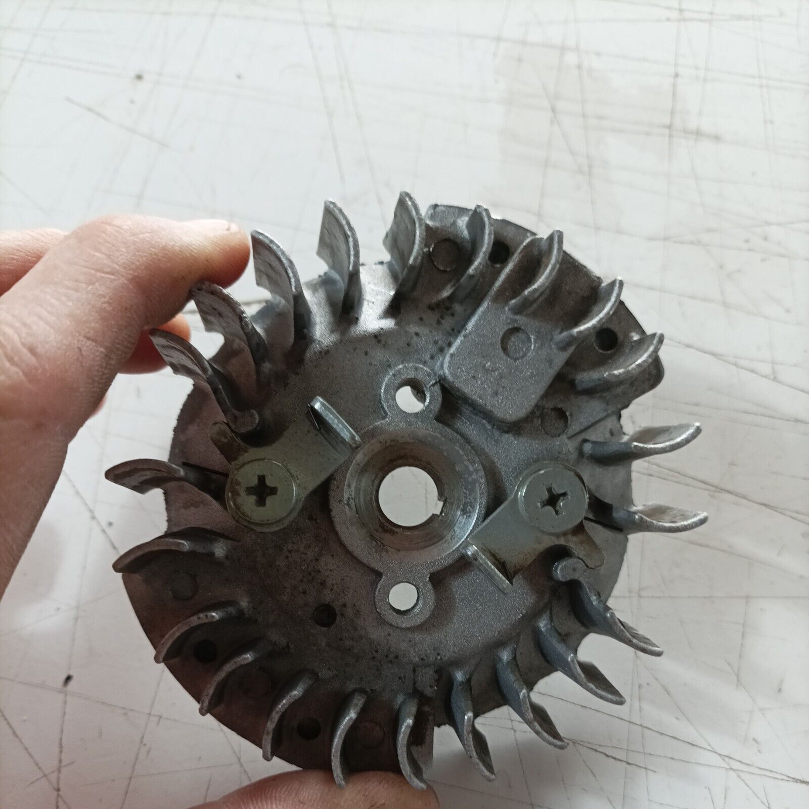BOBINA E VOLANO avviamento PER MOTOSEGA 5200 4500 5800 58cc 45cc 52cc usato