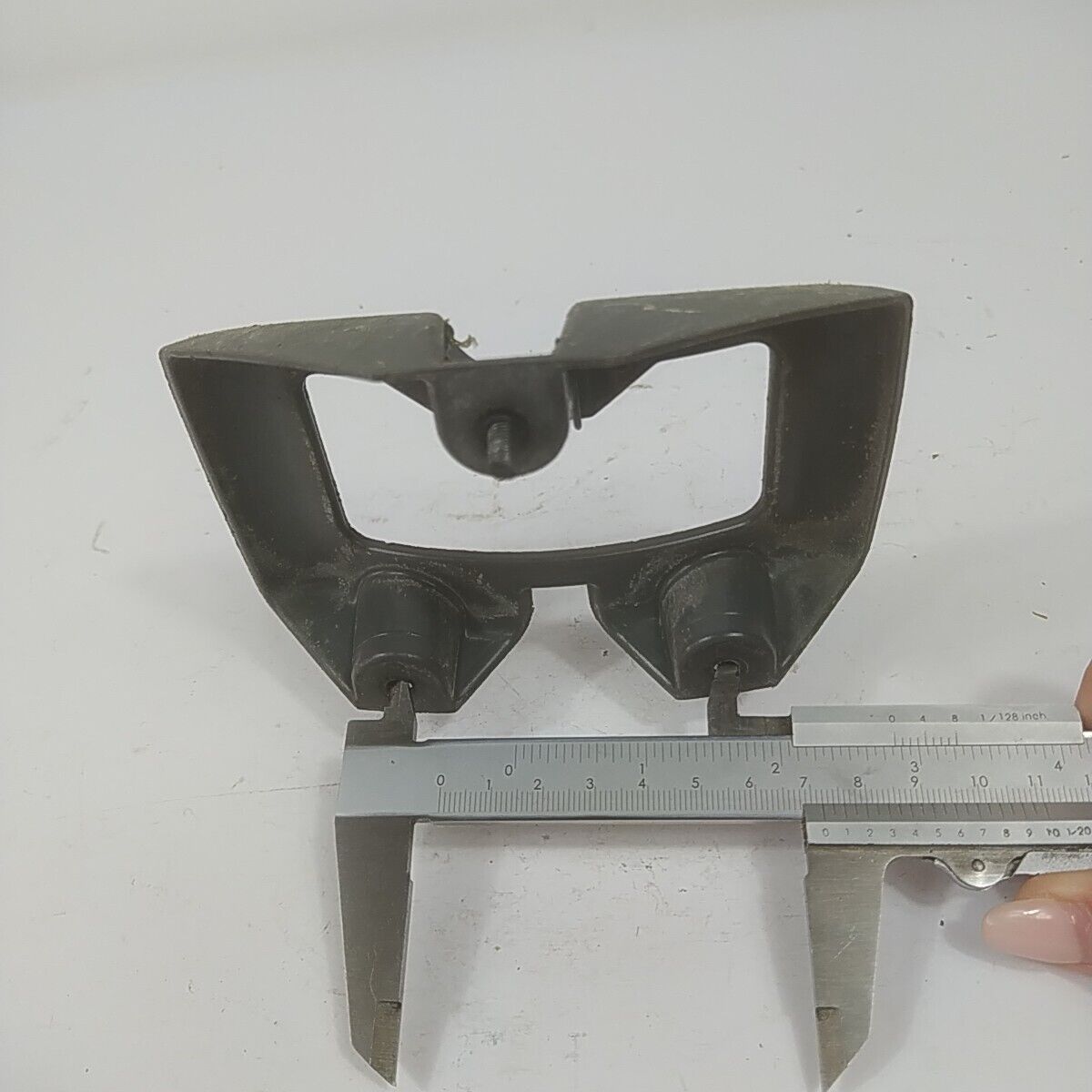 Ricambio per decespugliatore EFCO 8250 STAFFA SERBATOIO CARBURANTE BENZINA usato