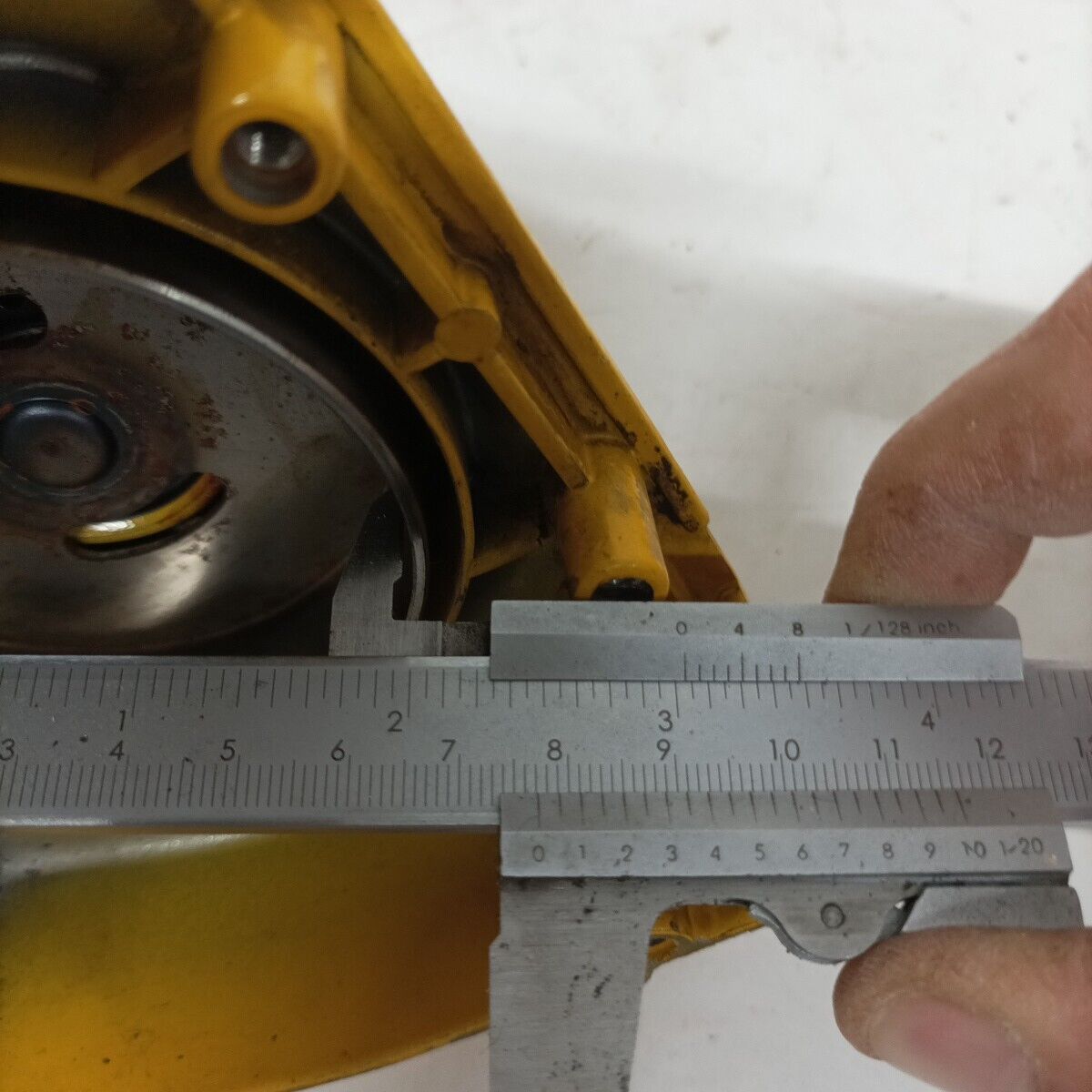 Ricambio supporto CAMPANA FRIZIONE usato decespugliatore EMAK DYNAMAC DB 30 L