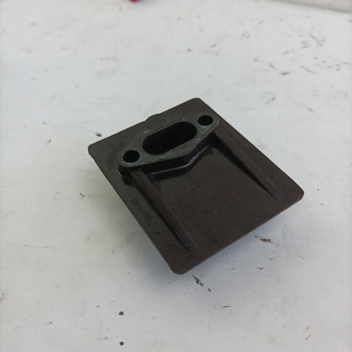 ricambio FLANGIA COLLETTORE CARBURATORE usato per decespugliatore KAWASAKI TD 33