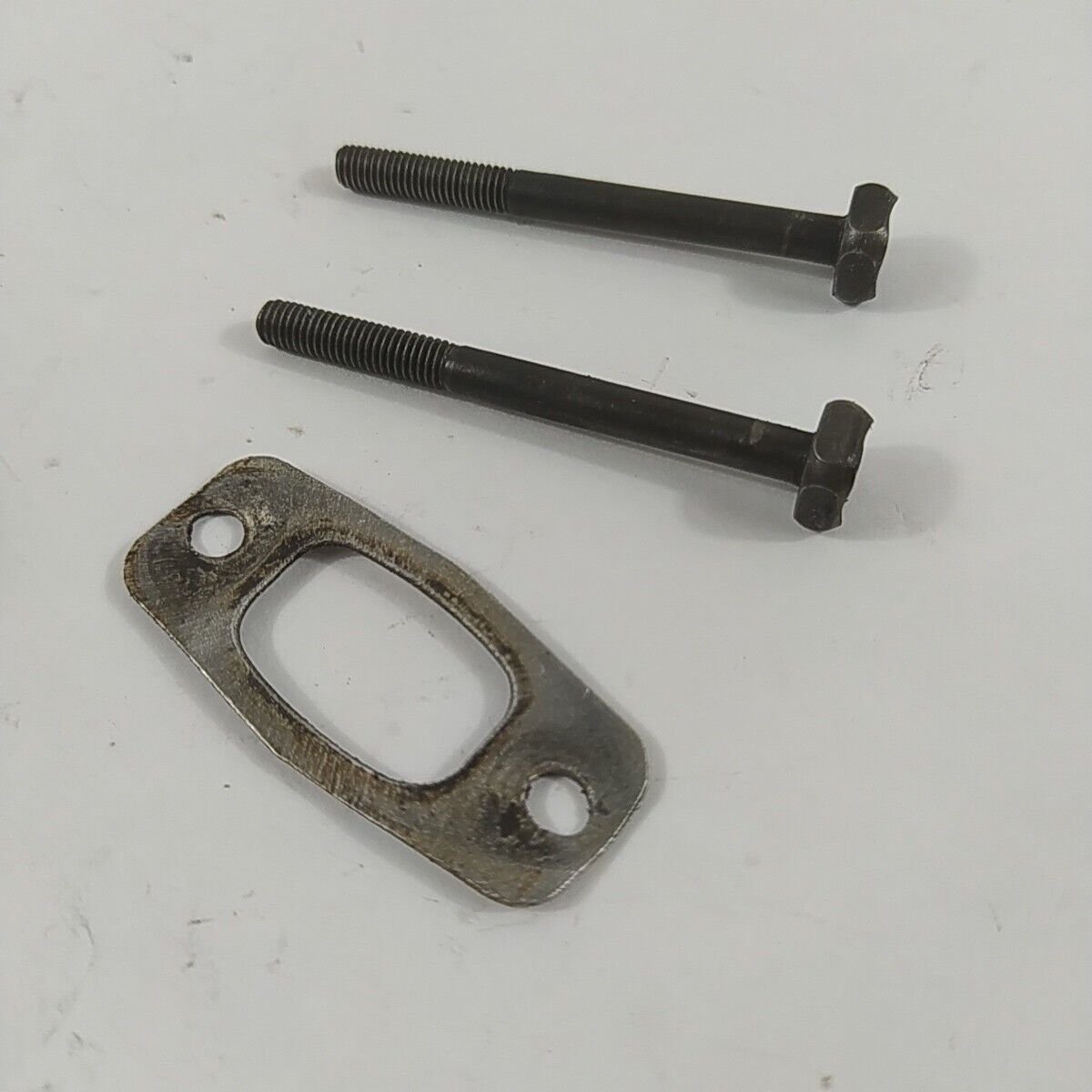 Ricambi per DECESPUGLIATORE HUSQVARNA 39 R usati MARMITTA TERMINALE DI SCARICO