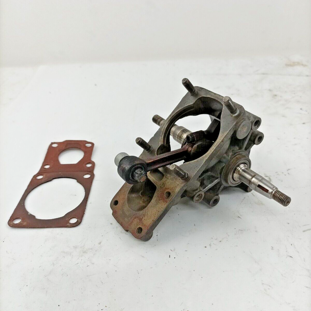 Ricambi CARTER BASAMENTO ALBERO MOTORE Originali Usati MOTOSEGA HOMELITE XL - 12