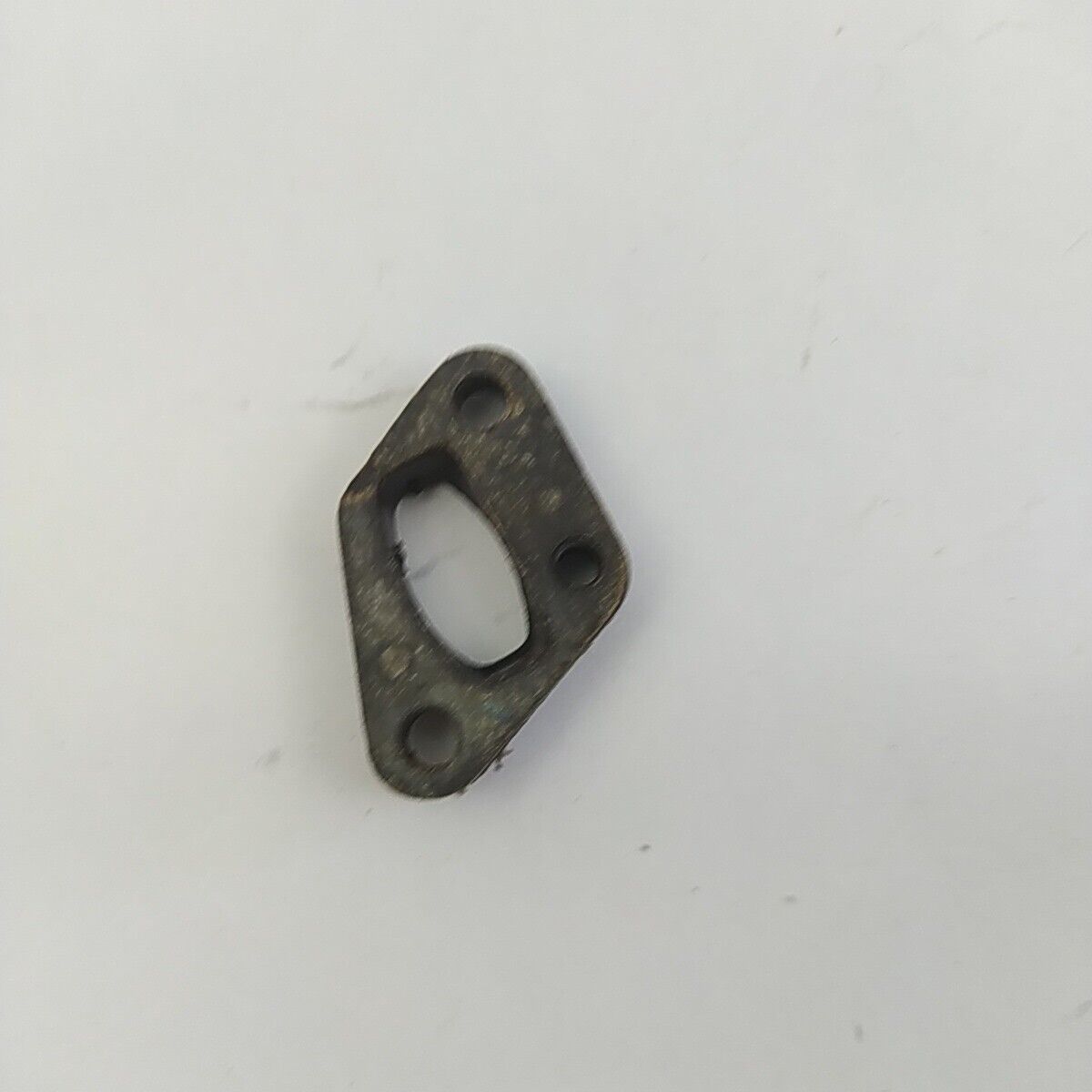 Ricambio FLANGIA RACCORDO CARBURATORE usato per decespugliatore MARUYAMA EA 320