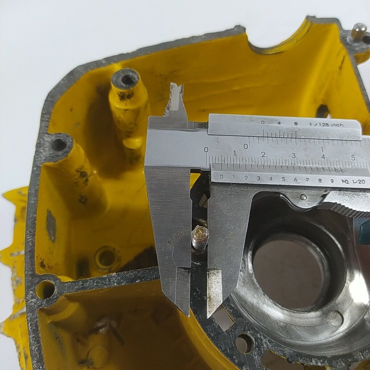 ricambio CARTER BASAMENTO ALBERO MOTORE lato frizione motosega ALPINA p 70 usati