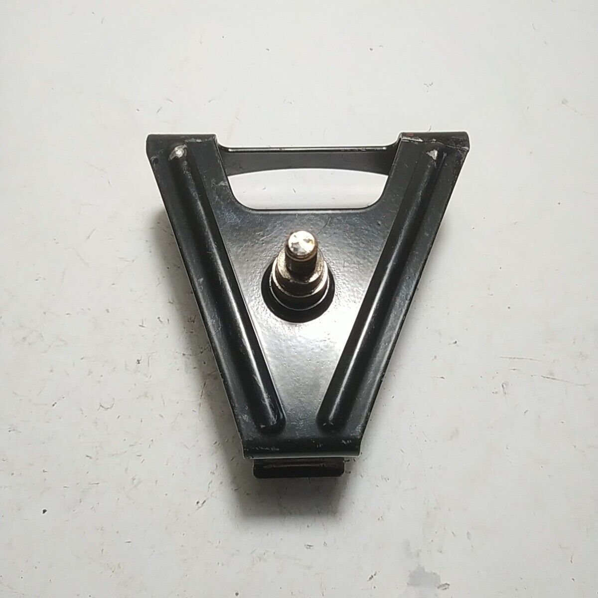 Ricambio STAFFA MOTORE A ZAINO Usato per decespugliatore Mcculloch ELITE 3800