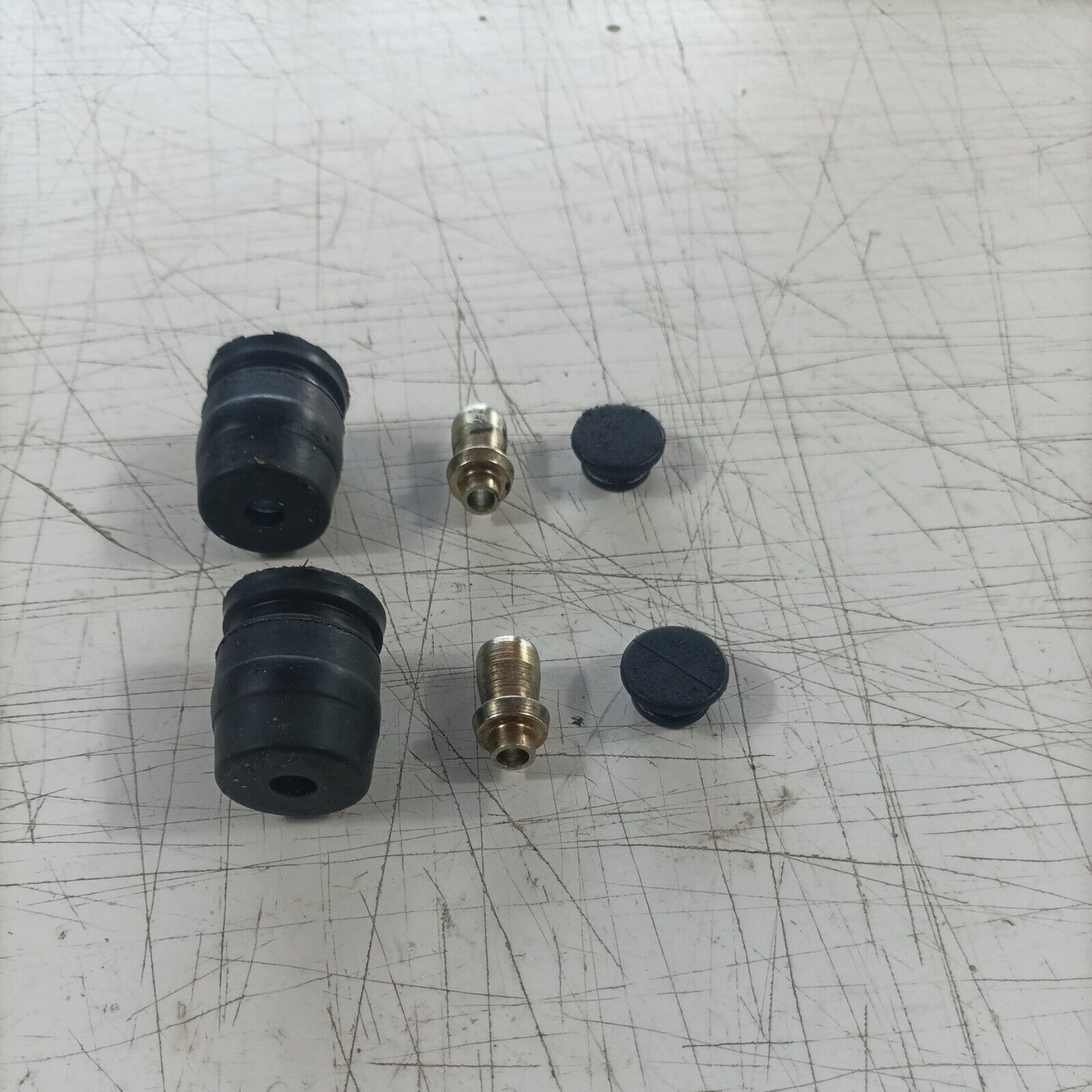 2 AMMORTIZZATORI ANTIVIBRAZIONE SUPPORTI ANTIVIBRANTE PER MOTOSEGA ALPINA P-400