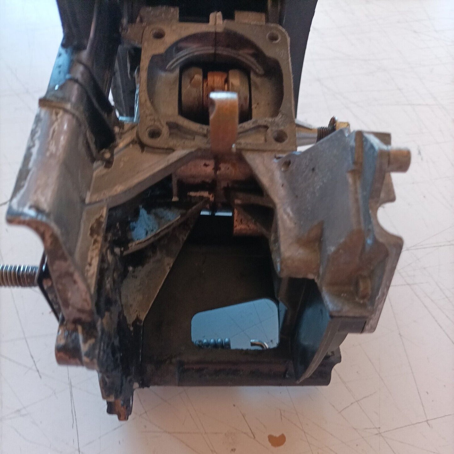 BASAMENTO E ALBERO MOTORE PER MOTOSEGA MCCULLOCH CS35 VARIOLUX V-UCS 45 usato