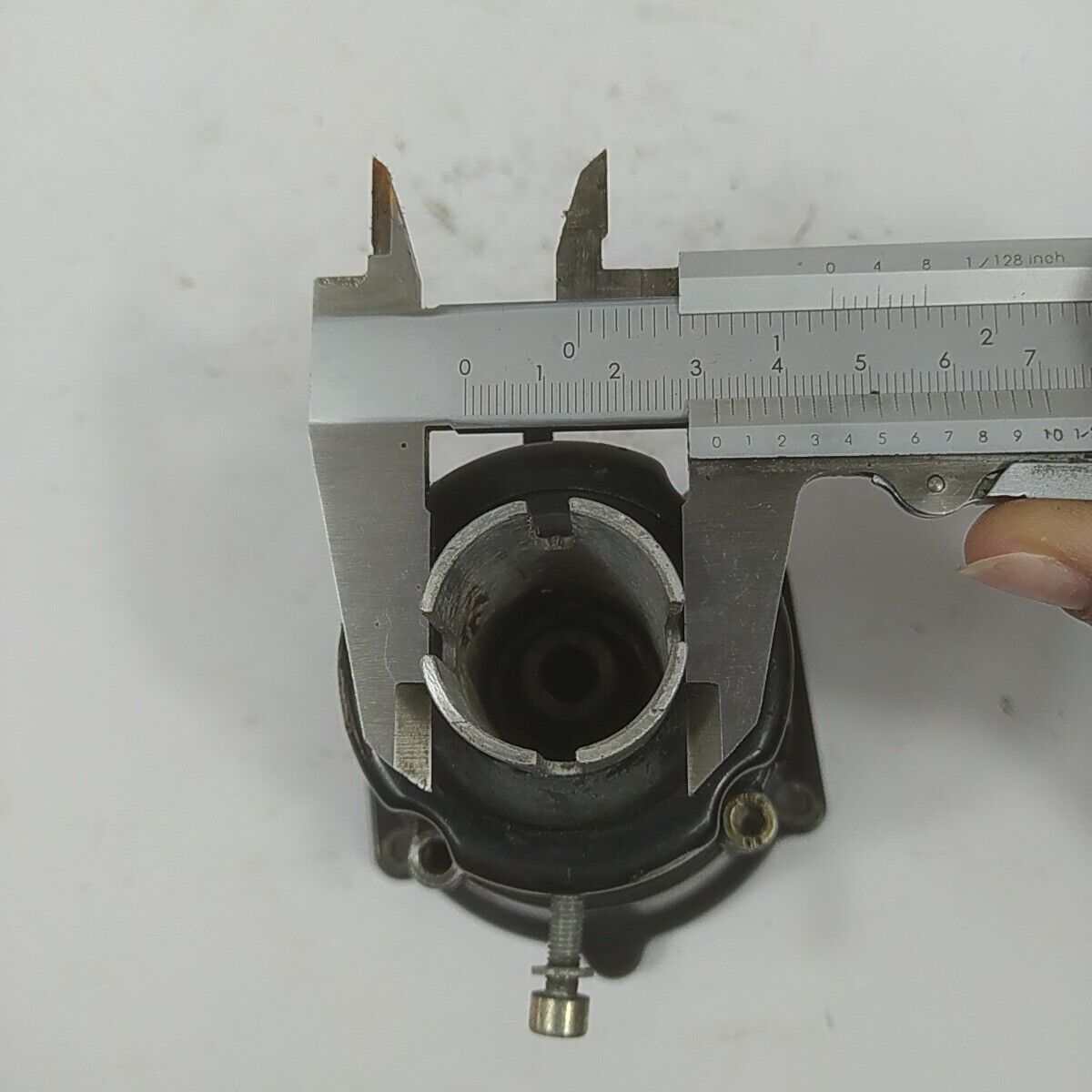 Ricambio per decespugliatore KING 40 CS SUPPORTO E CAMPANA FRIZIONE usato