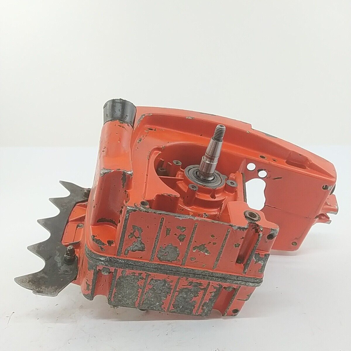 Ricambi TELAIO BASAMENTO ALBERO MOTORE usati per motosega CASTOR C70 ALPINA A70 