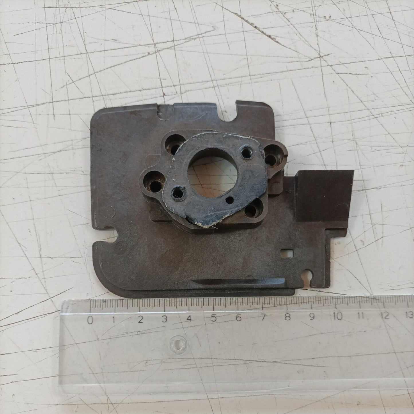 MOTOSEGA OLEOMAC OM 251 FLANGIA CARBURATORE COLLETTORE ASPIRAZIONE ricambi usati